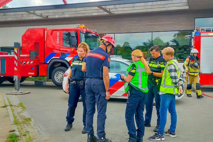 Binnen 20 minuten woeden er twee middelbranden in Kampen: Evacuatie bij zwembadbrand en flinke buitenbrand - Foto: Joop van Dijk