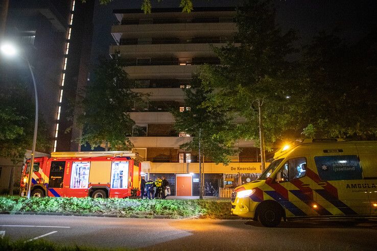 Wederom brand in De Keersluis, een slachtoffer naar ziekenhuis - Foto: Hugo Janssen