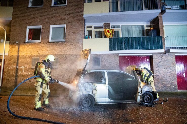 Opnieuw nachtelijke autobrand in Holtenbroek - Foto: Hugo Janssen