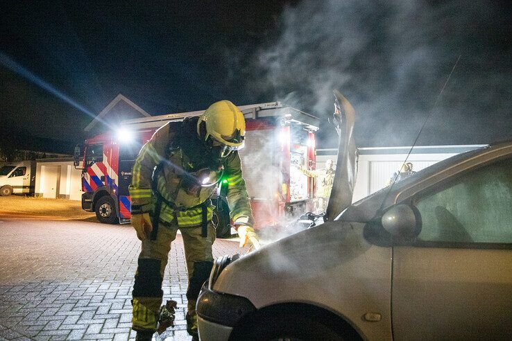 Opnieuw nachtelijke autobrand in Holtenbroek - Foto: Hugo Janssen