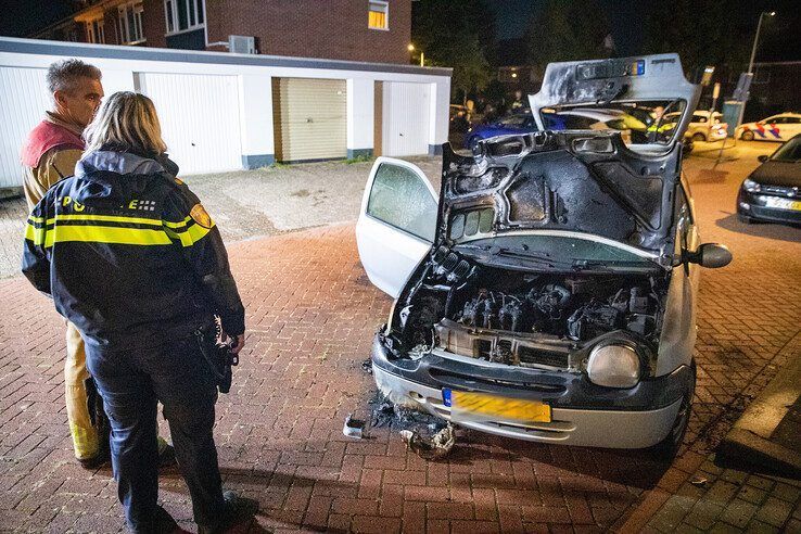 Opnieuw nachtelijke autobrand in Holtenbroek - Foto: Hugo Janssen