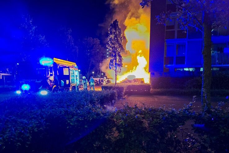 Opnieuw gaan auto’s in vlammen op in noorden van Zwolle - Foto: Sebastiaan Mollema