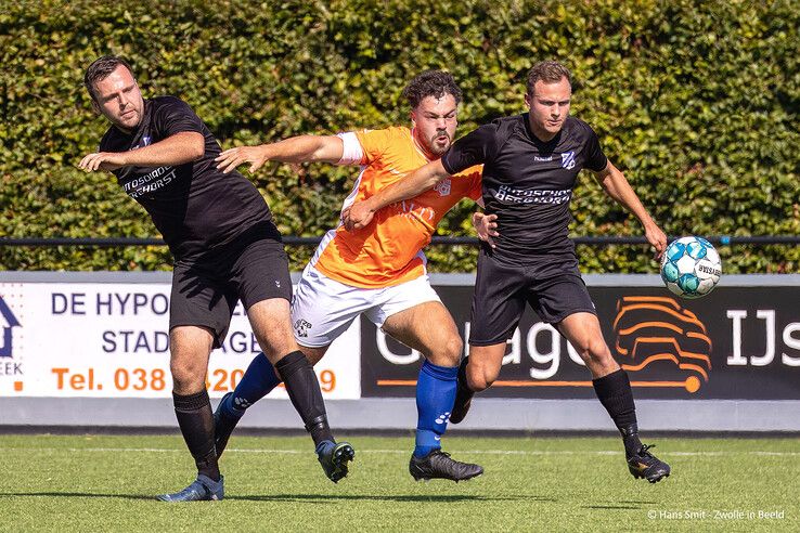 In beeld: CSV ’28 verslaat Vevo in bekerduel met 6-0 - Foto: Hans Smit