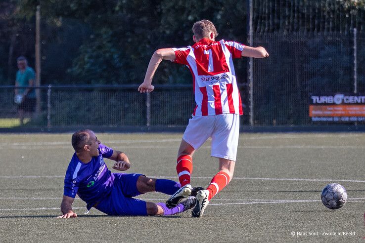 Dieze West begint nieuwe seizoen met flinke nederlaag - Foto: Hans Smit