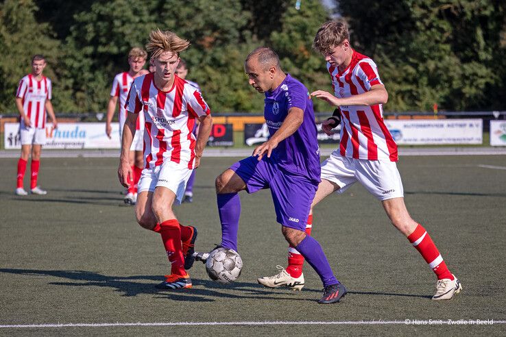 Dieze West begint nieuwe seizoen met flinke nederlaag - Foto: Hans Smit