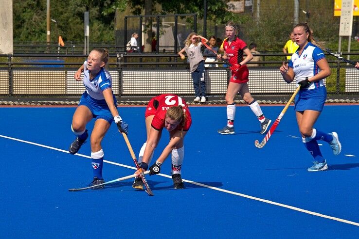 In beeld: Scheidsrechter boort Zwolse hockeyvrouwen kans op stunt door de neus - Foto: Bob Koning