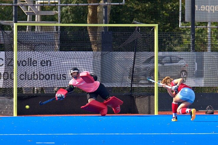 In beeld: Zure zondag voor Zwolse hockeyvrouwen - Foto: Bob Koning