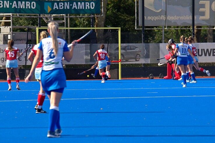 In beeld: Zure zondag voor Zwolse hockeyvrouwen - Foto: Bob Koning