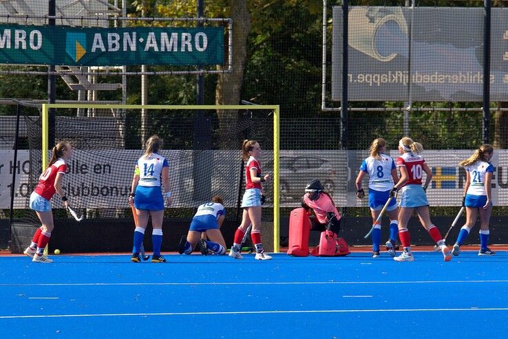 In beeld: Zure zondag voor Zwolse hockeyvrouwen - Foto: Bob Koning