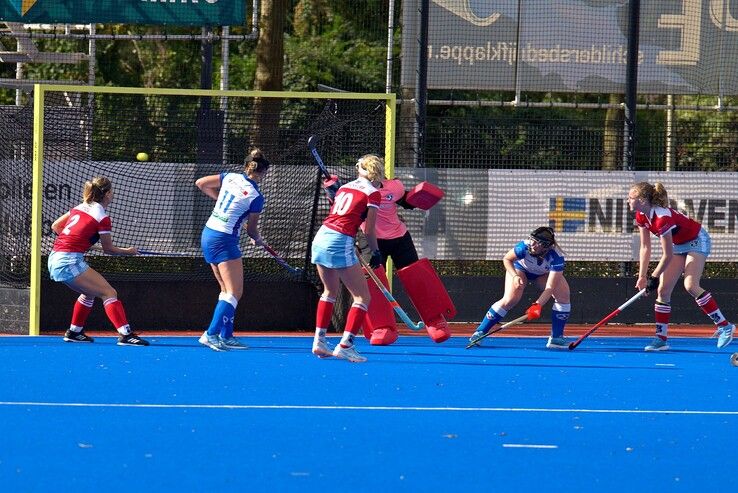 In beeld: Zure zondag voor Zwolse hockeyvrouwen - Foto: Bob Koning