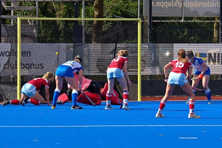 In beeld: Zure zondag voor Zwolse hockeyvrouwen - Foto: Bob Koning