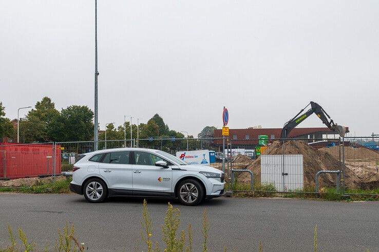 Graafmachine trekt hoogspanningskabel kapot, deel Assendorp zonder stroom - Foto: Peter Denekamp