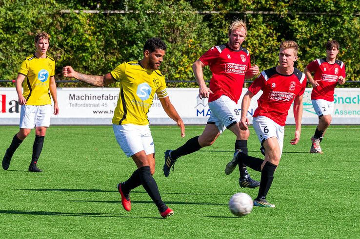 SV Zwolle wint de eerste competitiewedstrijd van het nieuwe seizoen met 5-0 van Oosterstreek/Zandhuizen. - Foto: Peter Denekamp