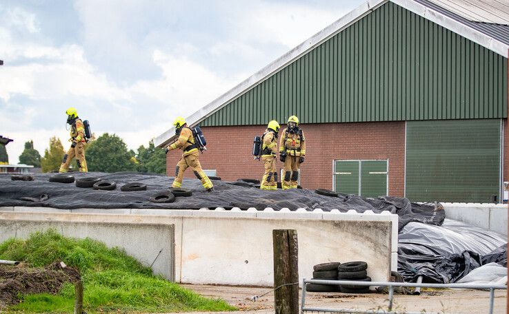 Brandweer laat gevaarlijk kuilgas gecontroleerd ontsnappen in Hattem - Foto: Hugo Janssen