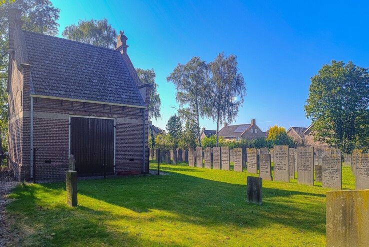 Het gerenoveerde Metaheerhuisje op de Joodse begraafplaats in IJsselmuiden. - Foto: Pascal Winter