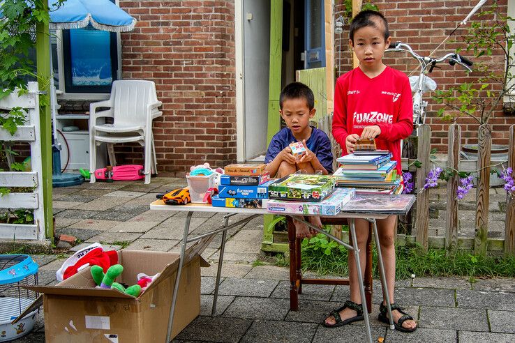 In beeld: Vier kilometer rommelmarkt in Zeeheldenbuurt - Foto: Obbe Bakker