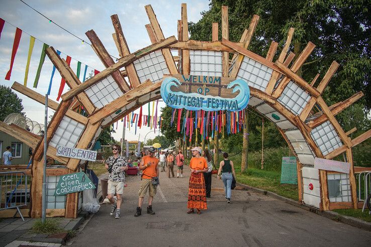 In beeld: Duizenden bezoeken mogelijk laatste Kattegat Festival ooit - Foto: Obbe Bakker