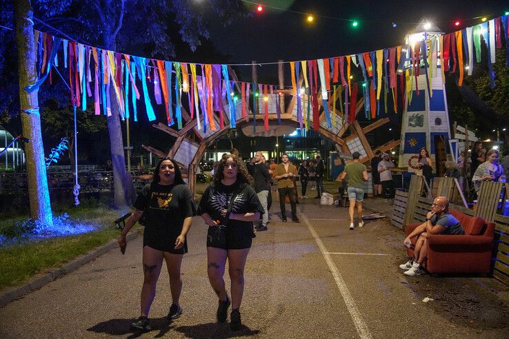 In beeld: Duizenden bezoeken mogelijk laatste Kattegat Festival ooit - Foto: Obbe Bakker