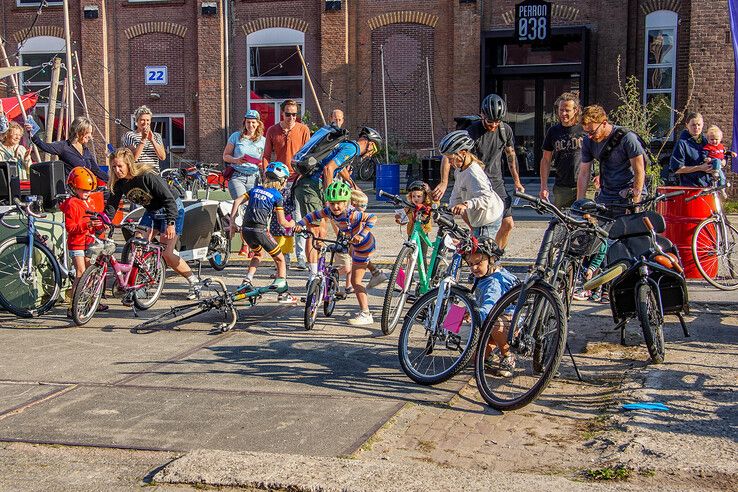 In beeld: Nederlands Kampioenschap voor Fietskoeriers in Zwolse spoorzone - Foto: Obbe Bakker