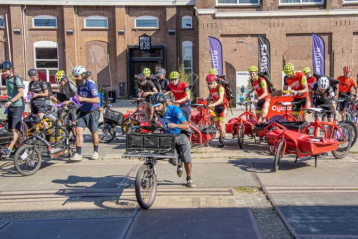 In beeld: Nederlands Kampioenschap voor Fietskoeriers in Zwolse spoorzone - Foto: Obbe Bakker