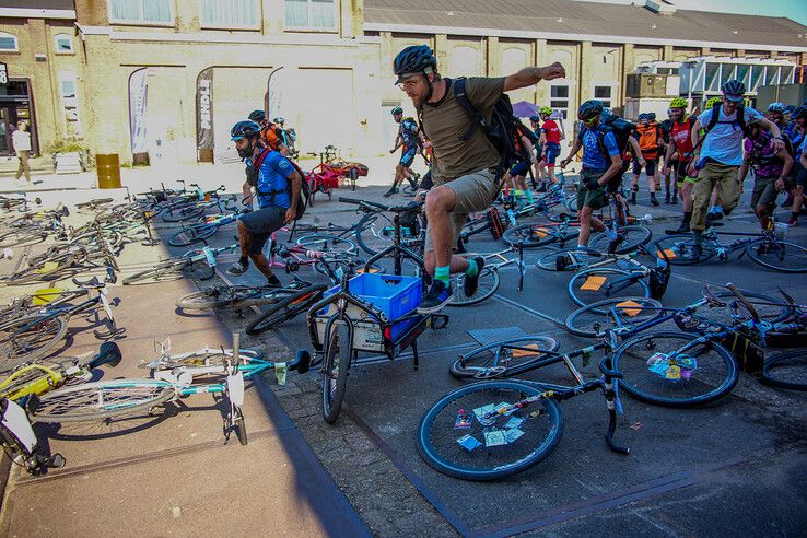 In beeld: Nederlands Kampioenschap voor Fietskoeriers in Zwolse spoorzone - Foto: Obbe Bakker