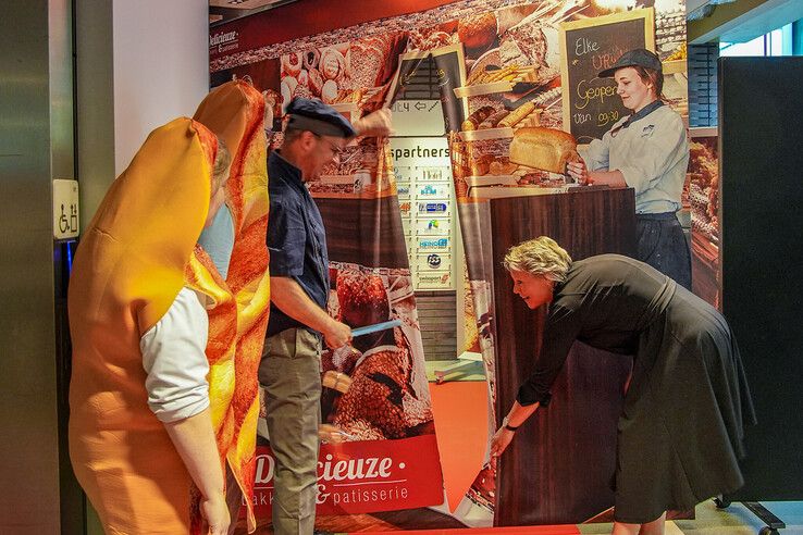 In beeld: Deltion opent vernieuwde bakkerswinkel - Foto: Obbe Bakker