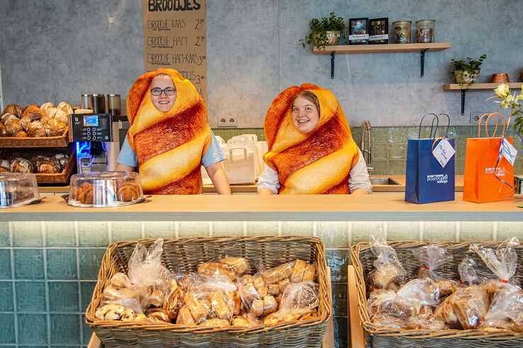 In beeld: Deltion opent vernieuwde bakkerswinkel - Foto: Obbe Bakker