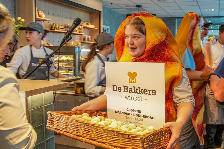 In beeld: Deltion opent vernieuwde bakkerswinkel - Foto: Obbe Bakker