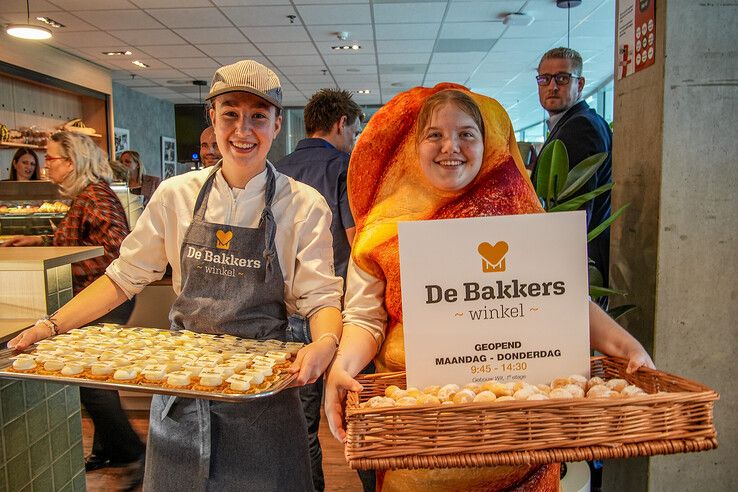 In beeld: Deltion opent vernieuwde bakkerswinkel - Foto: Obbe Bakker