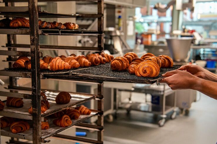 In beeld: Deltion opent vernieuwde bakkerswinkel - Foto: Obbe Bakker