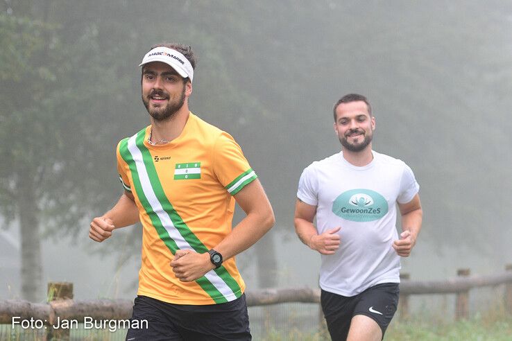 In beeld: Mistig maar succesvol debuut van Parkrun in Zwolle - Foto: Jan Burgman