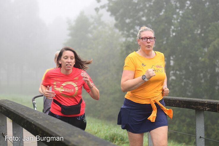 In beeld: Mistig maar succesvol debuut van Parkrun in Zwolle - Foto: Jan Burgman