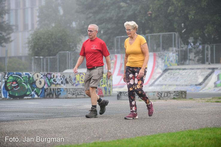 In beeld: Mistig maar succesvol debuut van Parkrun in Zwolle - Foto: Jan Burgman