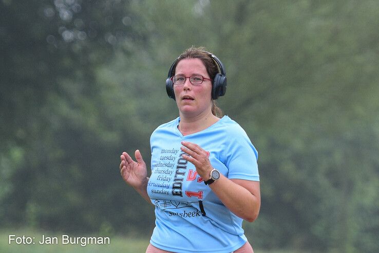 In beeld: Mistig maar succesvol debuut van Parkrun in Zwolle - Foto: Jan Burgman