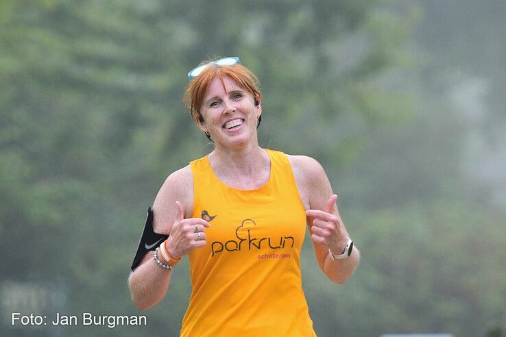 In beeld: Mistig maar succesvol debuut van Parkrun in Zwolle - Foto: Jan Burgman