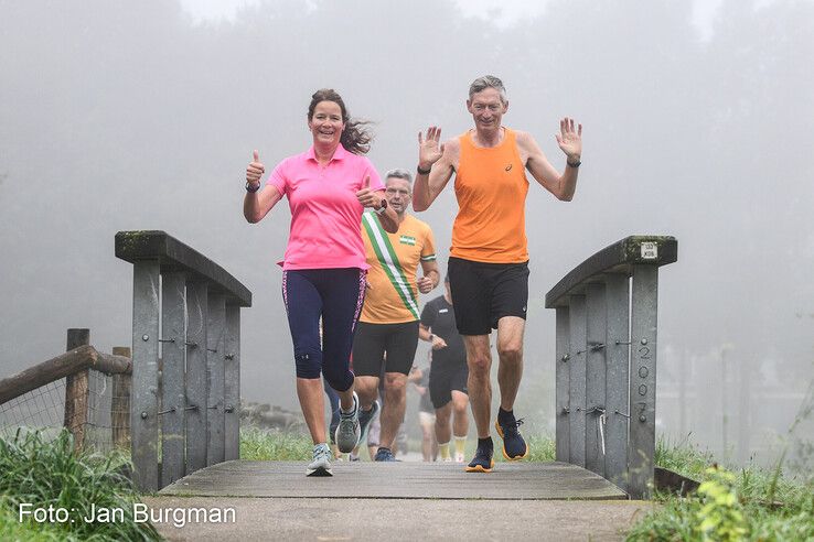 In beeld: Mistig maar succesvol debuut van Parkrun in Zwolle - Foto: Jan Burgman