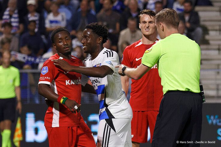 In beeld: PEC Zwolle komt net tekort tegen AZ - Foto: Hans Smit