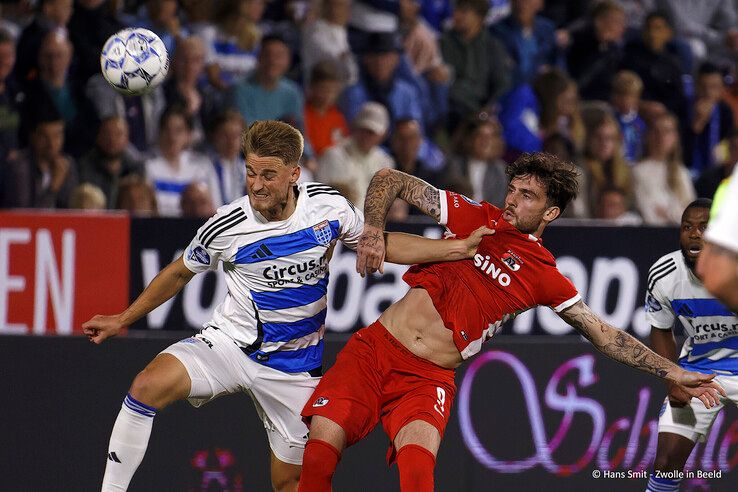 In beeld: PEC Zwolle komt net tekort tegen AZ - Foto: Hans Smit