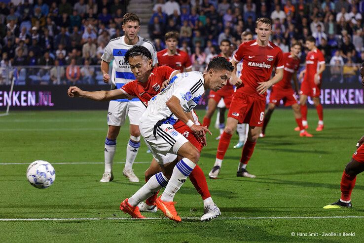 In beeld: PEC Zwolle komt net tekort tegen AZ - Foto: Hans Smit