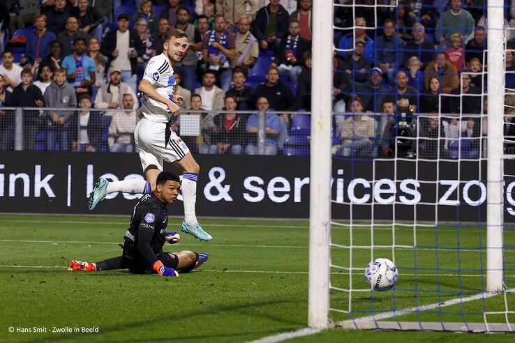 In beeld: PEC Zwolle komt net tekort tegen AZ - Foto: Hans Smit