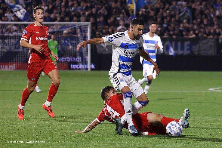 In beeld: PEC Zwolle komt net tekort tegen AZ - Foto: Hans Smit