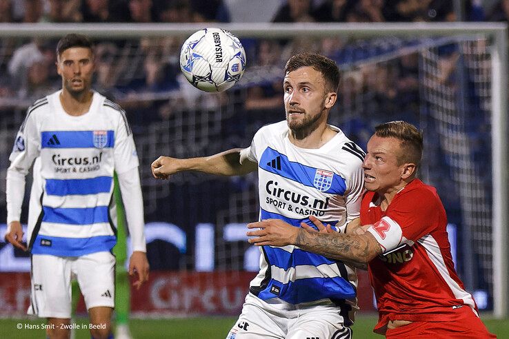 In beeld: PEC Zwolle komt net tekort tegen AZ - Foto: Hans Smit