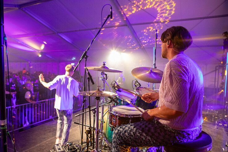 In beeld: Stadshagenfestival afgesloten met feestavond in park - Foto: Ruben Meinten