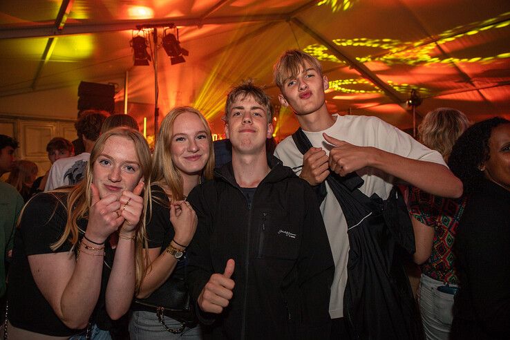 In beeld: Stadshagenfestival afgesloten met feestavond in park - Foto: Ruben Meinten