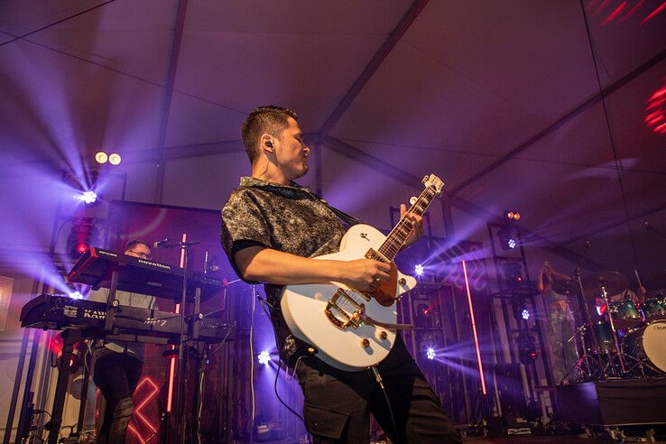 In beeld: Stadshagenfestival afgesloten met feestavond in park - Foto: Ruben Meinten