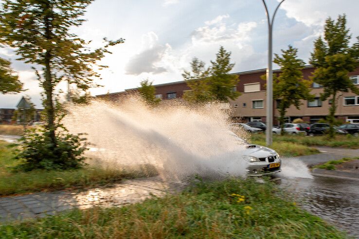 Wolkbreuk leidt tot weinig overlast in Zwolle - Foto: Ruben Meinten