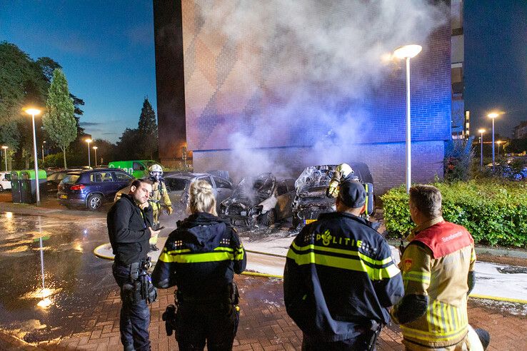 Opnieuw gaan auto’s in vlammen op in noorden van Zwolle - Foto: Ruben Meinten