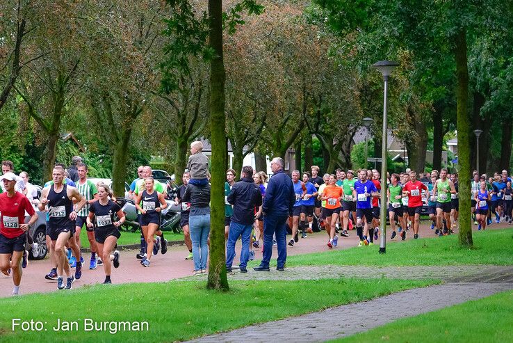 Sarah-Lynn Mulder en Taco Schaaf winnen Berkumloop - Foto: Jan Burgman