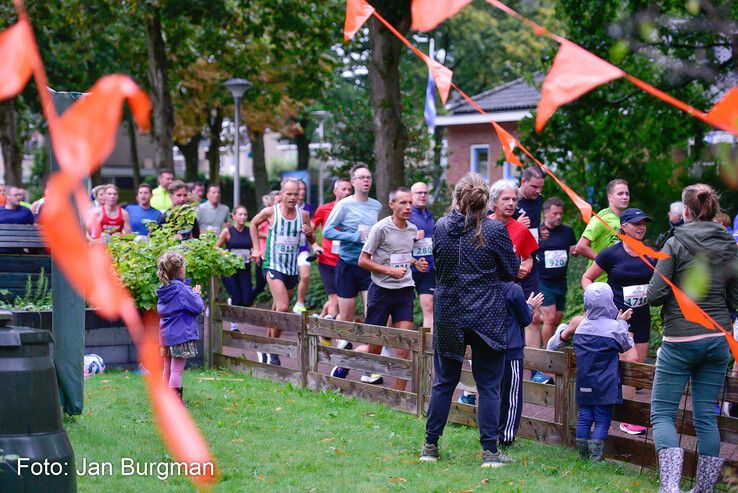 Sarah-Lynn Mulder en Taco Schaaf winnen Berkumloop - Foto: Jan Burgman