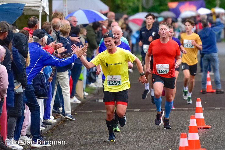 Sarah-Lynn Mulder en Taco Schaaf winnen Berkumloop - Foto: Jan Burgman